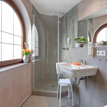 Szálloda Restaurant Falken 3*